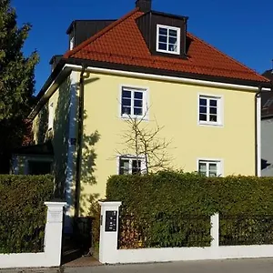 Apartamento Helle Und Ruhige Dachgeschosswohnung, Múnich